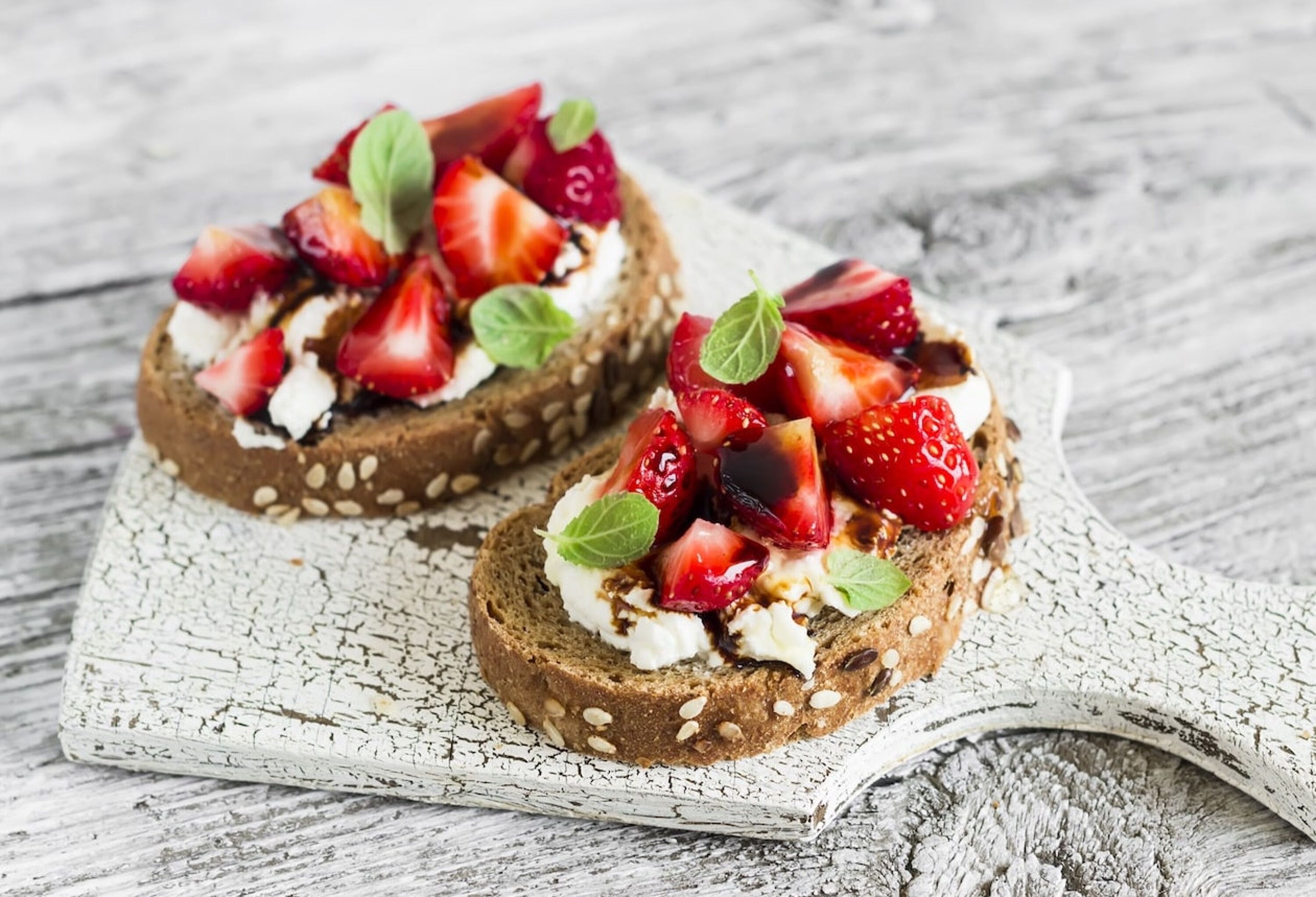 Erdbeer Ziegenkäse Brote mit Balsamico