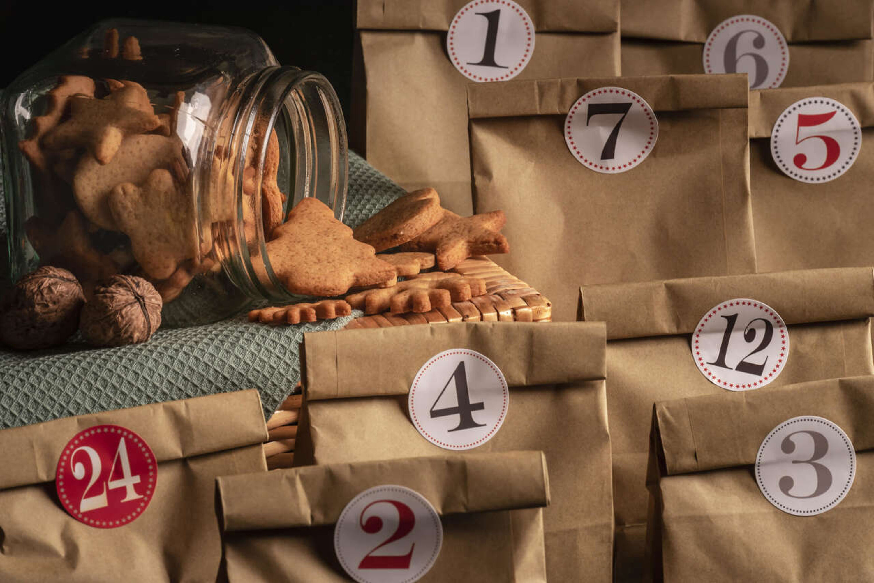 Selbstgemachter Adventskalender mit Keksen