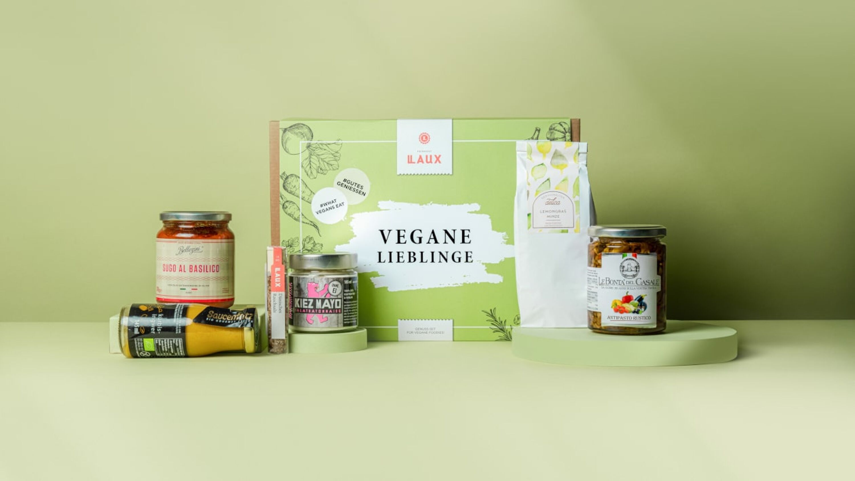LAUX Vegane Lieblinge Set mit Inhalt auf grünem Hintergrund