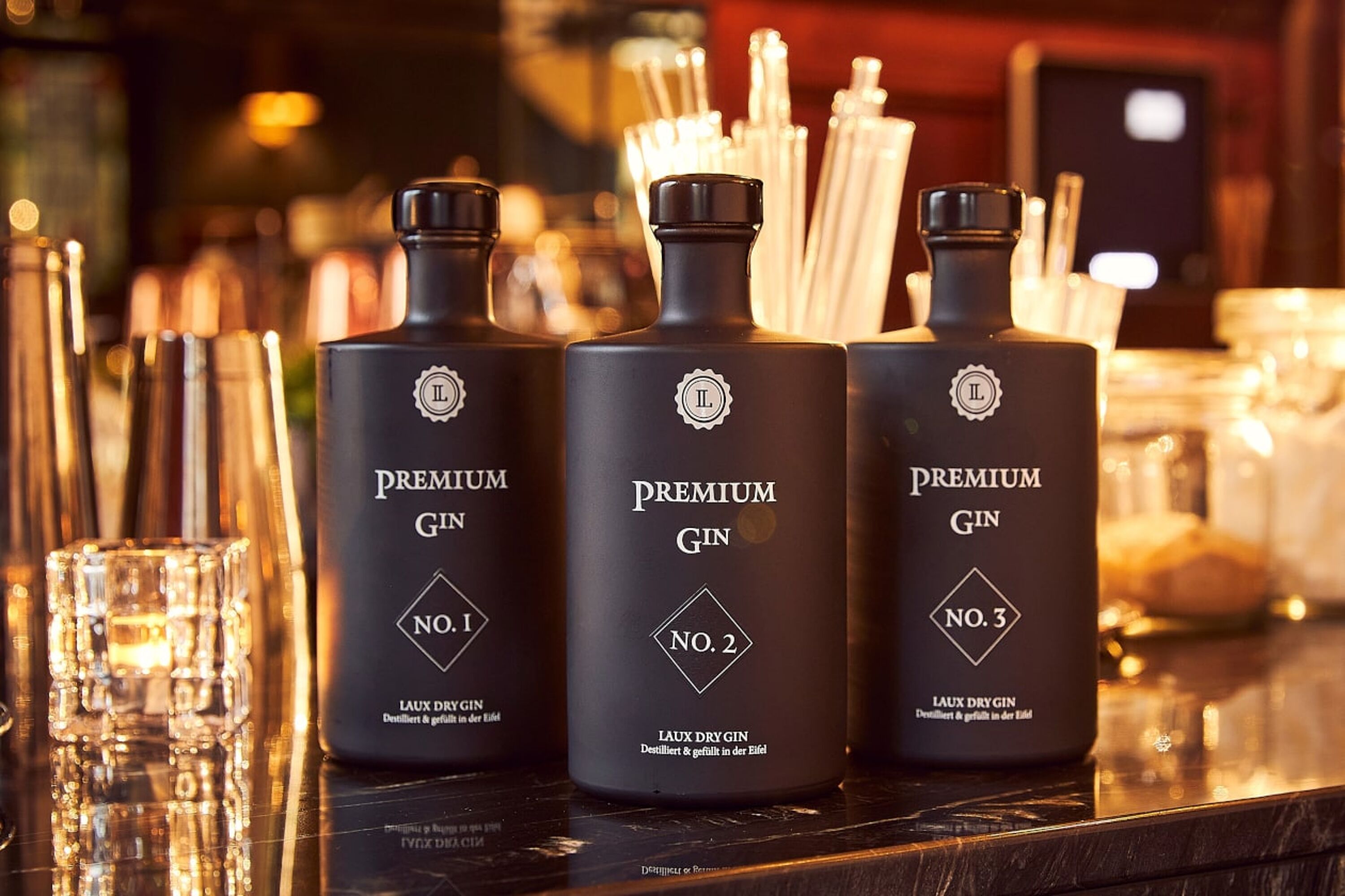 LAUX Premium Gin No. 1, 2, & 3 auf Bartresen